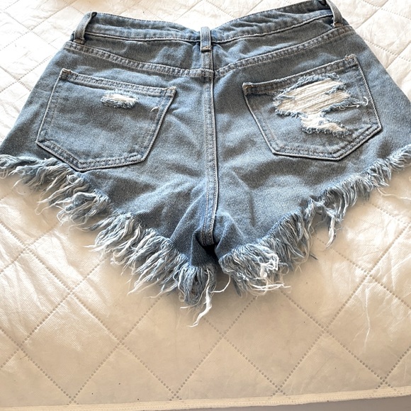 Super-Flattering Fashion Nova HR distress shorts - Picture 9 of 10